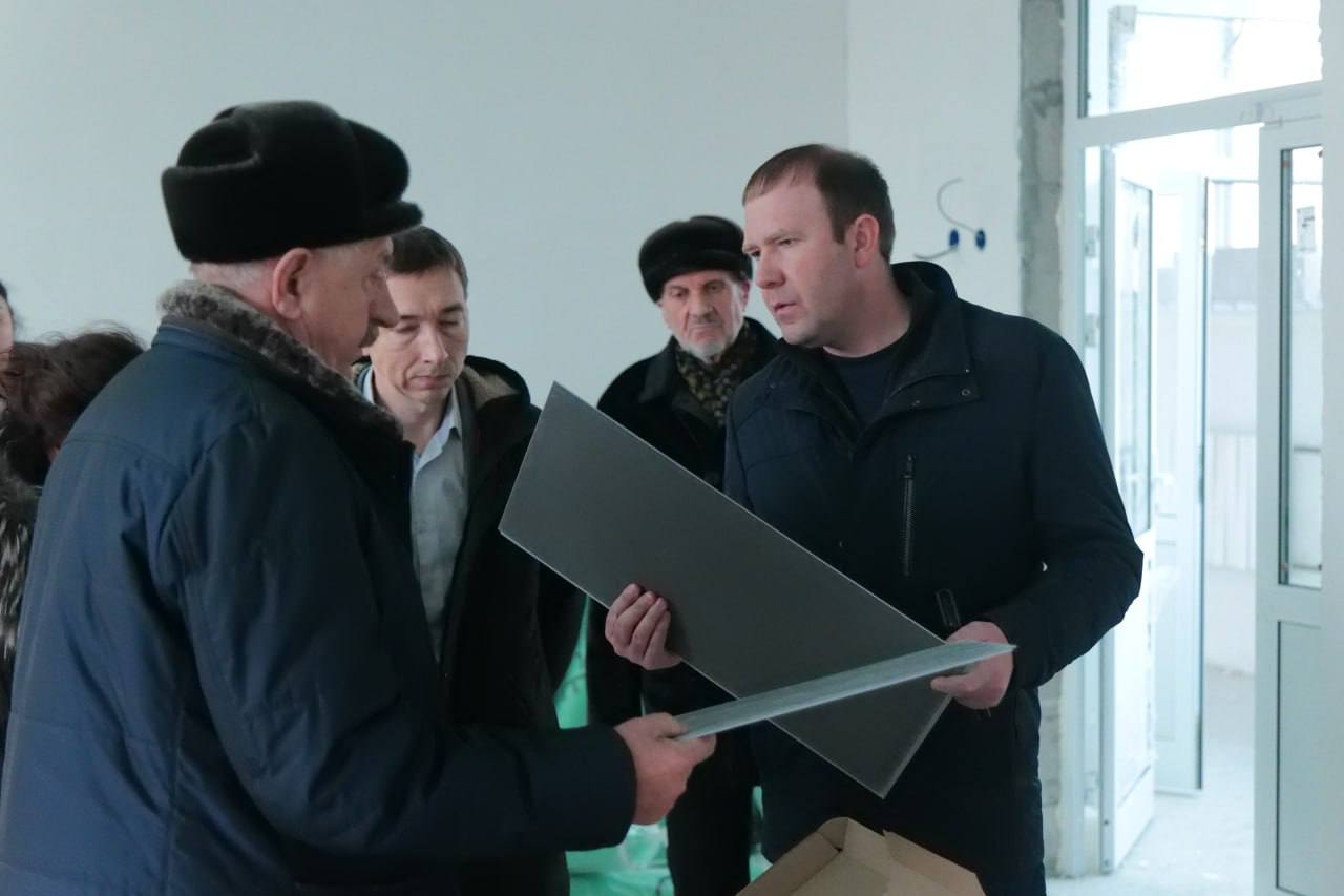 Глава города Дмитрий Анисимов провёл строительный штаб в лицее №89