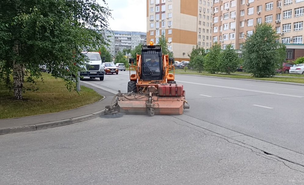 Дорожные службы наводят порядок во всех районах Кемерова