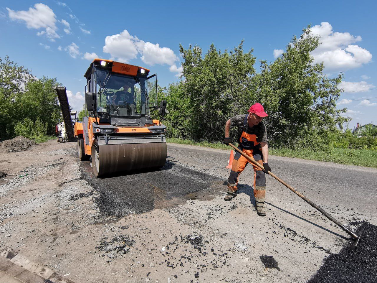 Дорожные службы продолжают ремонт Казачьего тракта