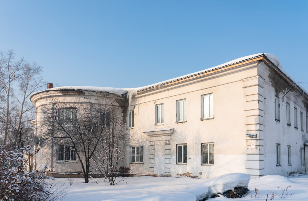 Особняк 40-х на границе с ФПК: история здания на Будённого, 33